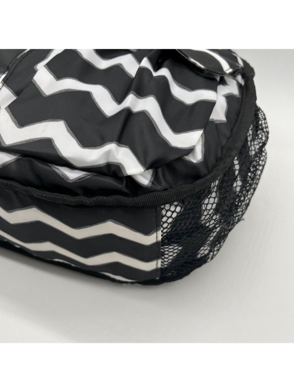 Thirty-One Explorista Nylon Black & White Crossbody Bag - Picture 6 of 11